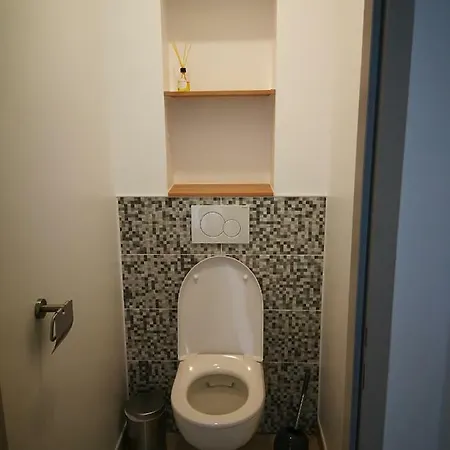 Beau T2 Lumineux 1er Etage Rochefort