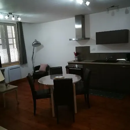 Beau T2 Lumineux 1er Etage Appartement *